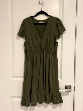 Max Studio Olive Knot-Front V-Neck Flutter Sleeve Mini Dress